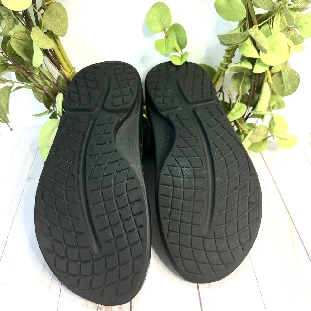 OOFOS -Unisex Ooahh Post Recovery Slide Sandal Size Women 8 /Men 6